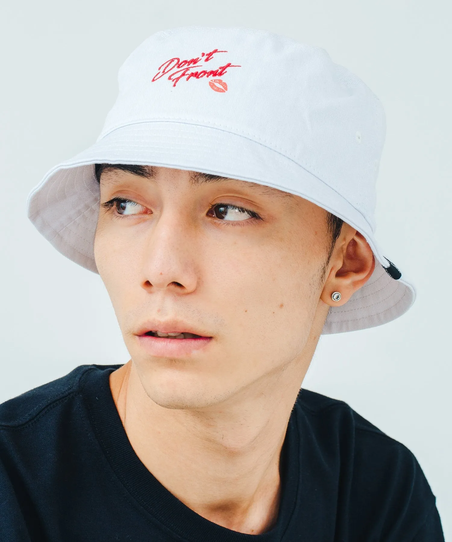 EMBROIDERY BUCKET HAT